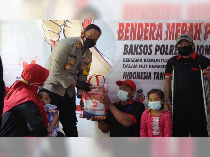 Polres Bojonegoro Salurkan Bantuan Sosial Pada Penyandang Disabilitas