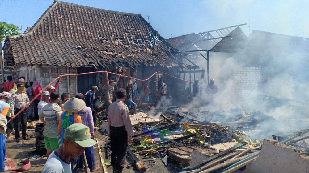 Sebuah Rumah Dan Dua Dapur Milik Warga Kepohbaru Bojonegoro Ludes