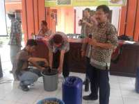Mahasiswa Unair Adakan Pelatihan Pupuk Organik