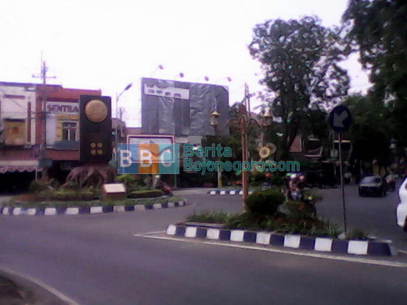 Papan Reklame, antara Pendapatan dan Keindahan