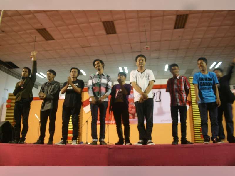 Asyiknya Berkomedi Sambil Beropini