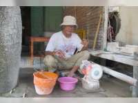 Bertahan dalam Pergeseran Tren