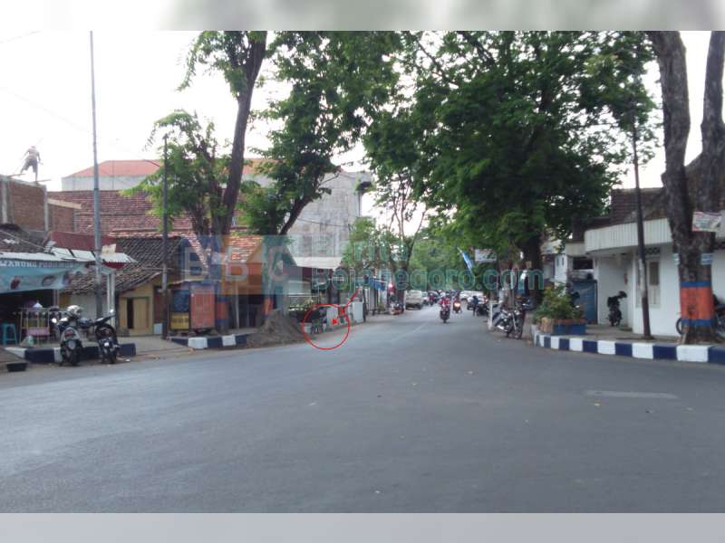 Rambu Satu arah Dibuang ke Selokan