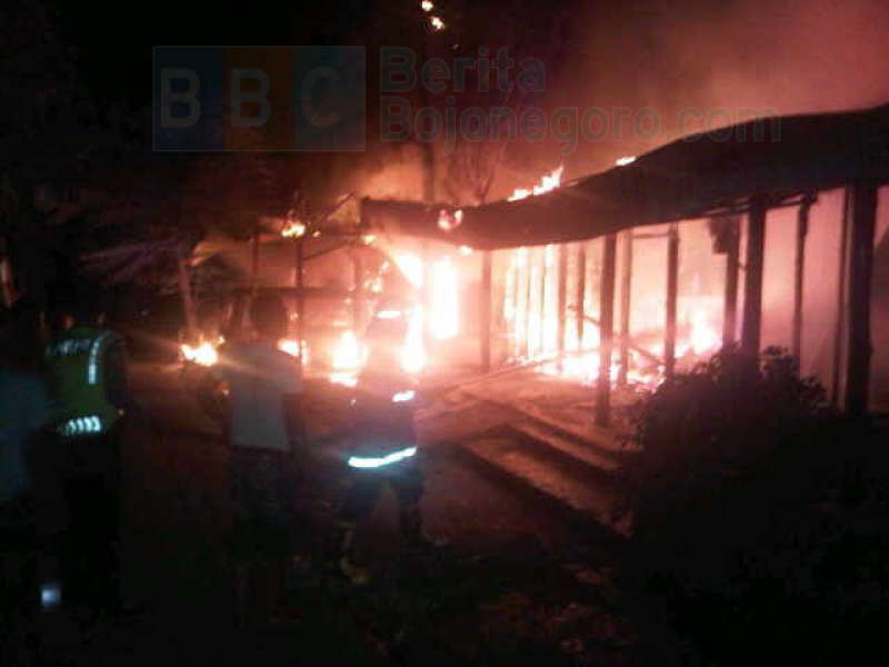 Korban Kebakaran dibawa ke RSUD Bojonegoro