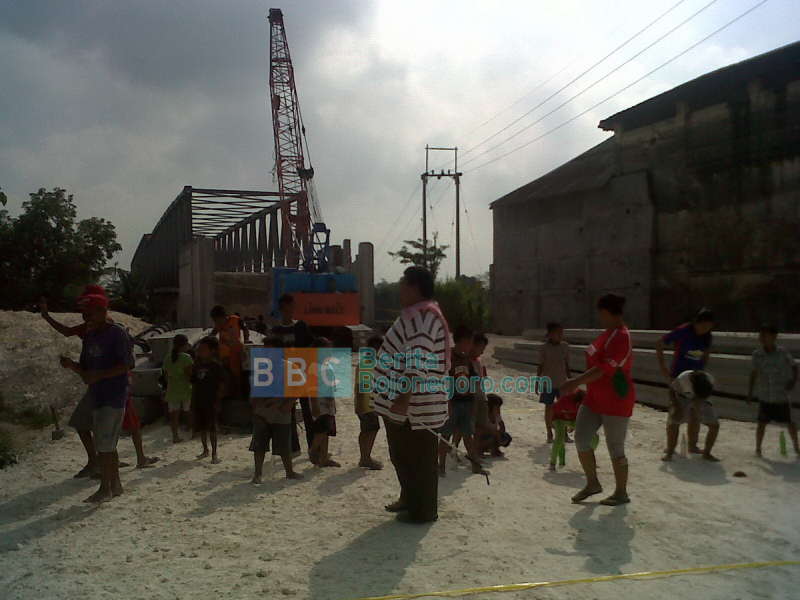 Tak Kunjung Rampung, Jembatan Padangan-Kasiman Dipakai Lomba