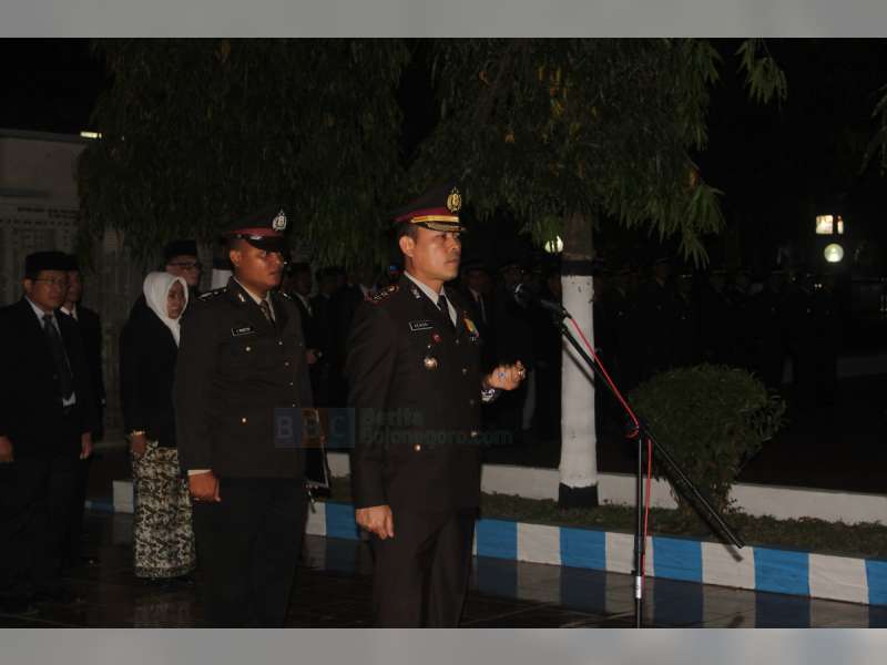 Apel Kehormatan Renungan Suci berjalan Khidmad