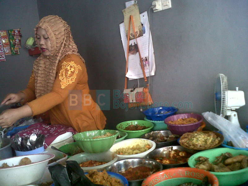 Harga Daging Ayam Naik, Pedagang Mamin Merugi