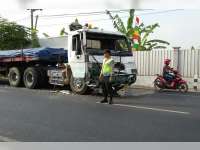 Truk Tronton Tabrakan, Akibatkan Kemacetan 