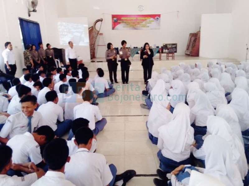 Satreskoba Beri Penyuluhan Soal Narkoba di SMA Negeri 1 Sumberejo