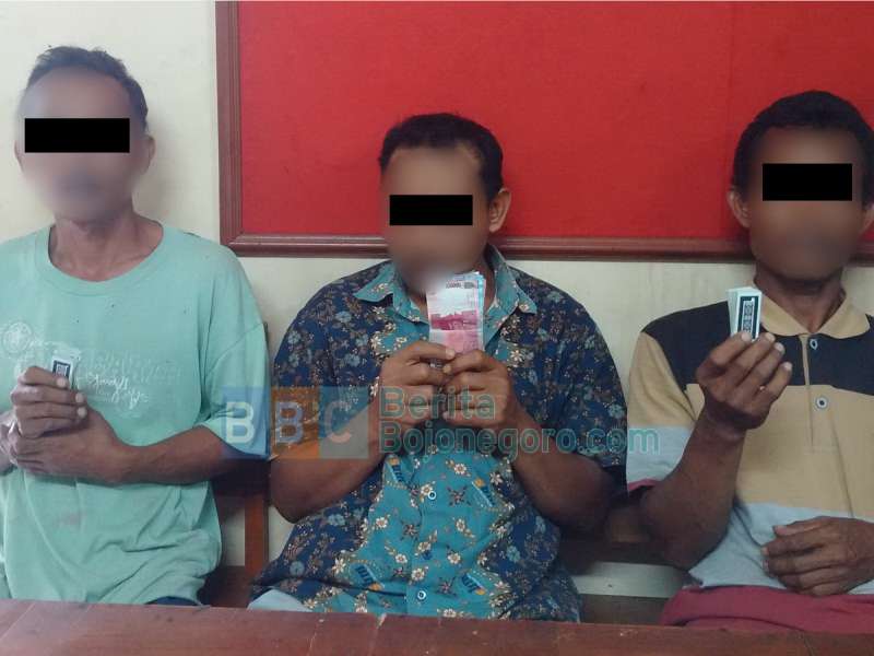 Bermain Kartu Ceki, Dicokok Polisi 