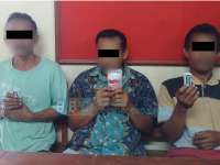 Bermain Kartu Ceki, Dicokok Polisi 