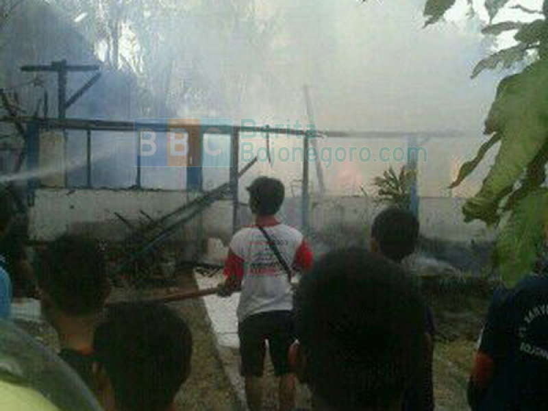 Ditinggal Dolan, Rumah Seorang Veteran Kebakaran