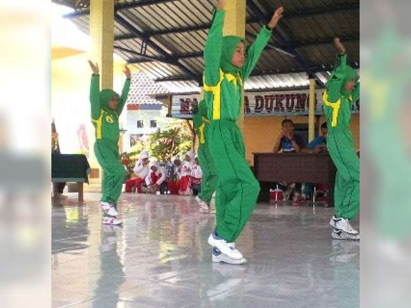 25 Peserta Ramaikan Lomba Senam Kecamatan Ngasem