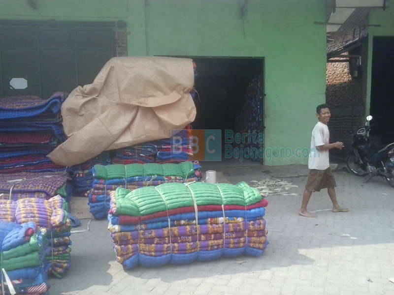 Tekuni Kerajinan Kasur Lipat, Bisa Naik Haji