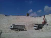 Tambang Batu Kapur Masif, Bukit Dikeruk Jadi Jurang 