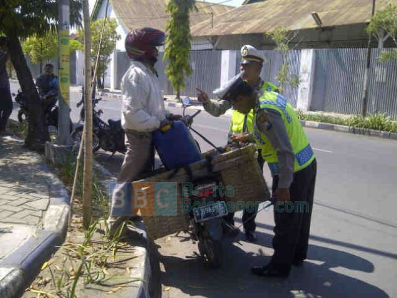 Polisi Amankan 90 Liter Tuak