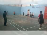 Mahasiswa KKN Unmuh Kenalkan Olah Raga Tonnis 