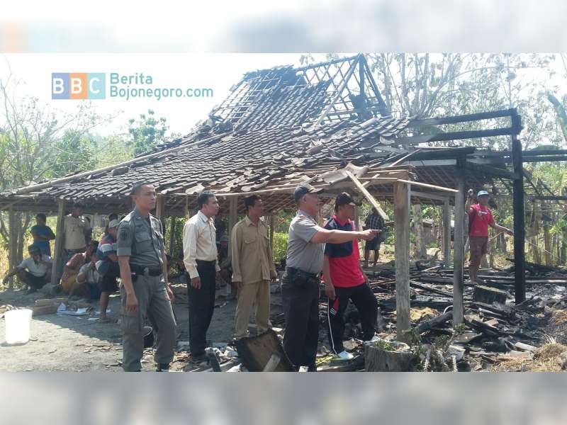 Tiga Rumah Ludes Terbakar, Pemadam Kebakaran Tidak Bisa Datang