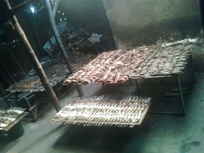 Puluhan Tahun Geluti Usaha Pengasapan Ikan 