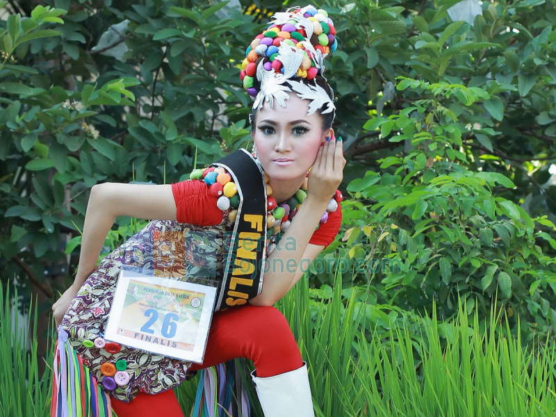 Suka Olah Raga Bulu Tangkis dan Dunia Modeling