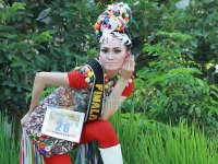 Suka Olah Raga Bulu Tangkis dan Dunia Modeling 