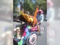 Anak TK dan Tukang Becak Saling Beradu Kreasi