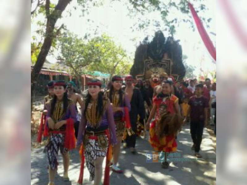 Jalan Sehat Mojodelik Dikawal Reog