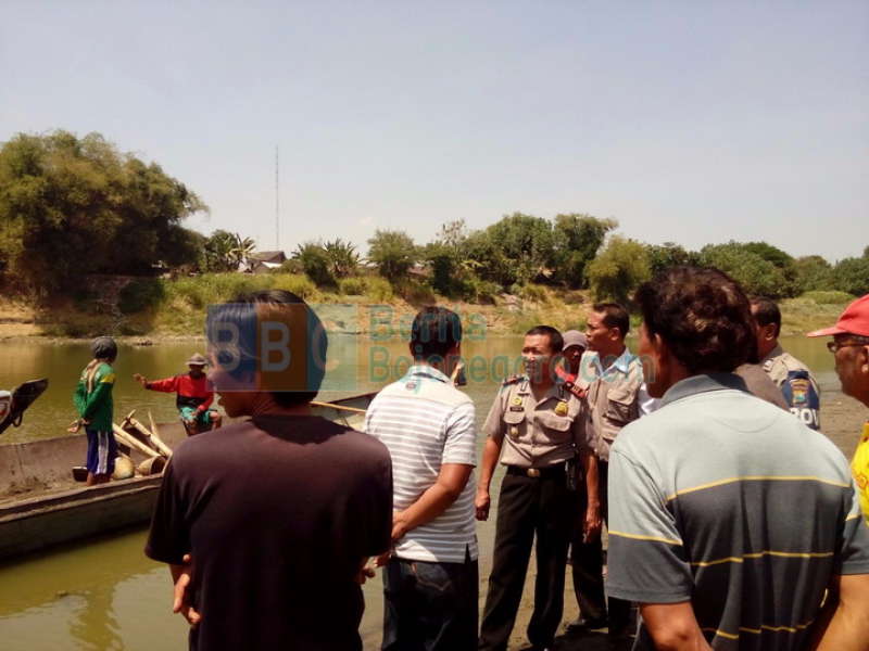 Warga Banjarjo Hadang Penambang Pasir Bengawan Solo