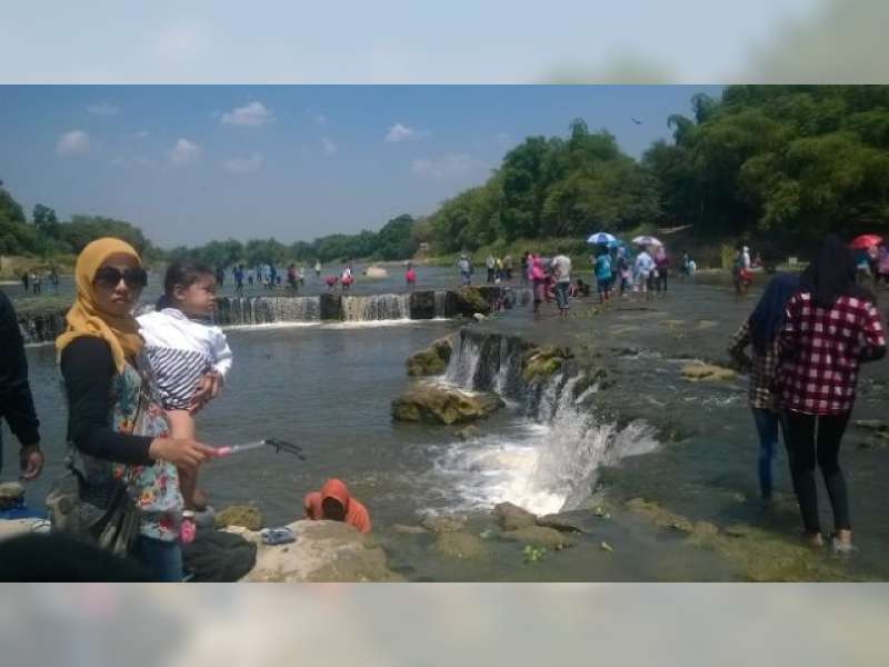 Indahnya Niagara Kecil di Dasar Sungai Bengawan Solo 