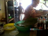 Pelanggan Awet, Bisa Kuliahkan Anak