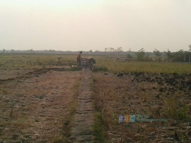 Tempuh Jarak 1 Kilometer Demi Air Bersih