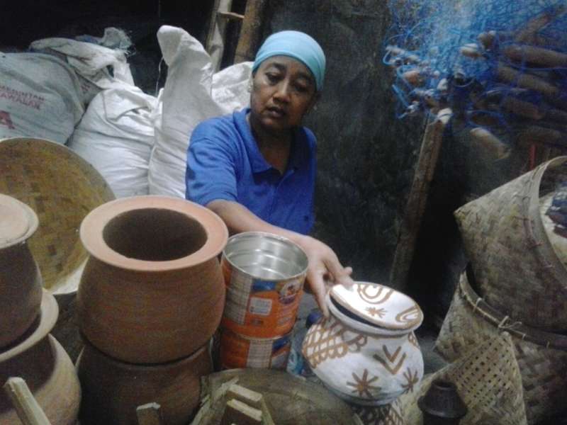 Produk Kerajinan Tangan Kalah Bersaing dengan Pabrikan 