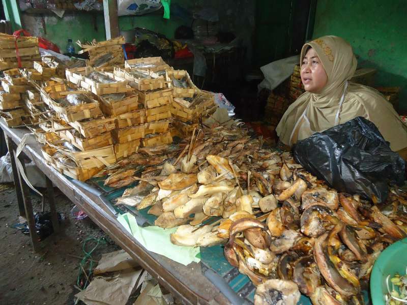 Pedagang Keluhkan Naiknya Harga Ikan di Pasaran 