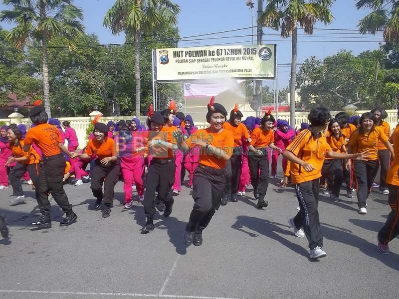 HKGB ke 63 : Olah Raga Bersama Polwan