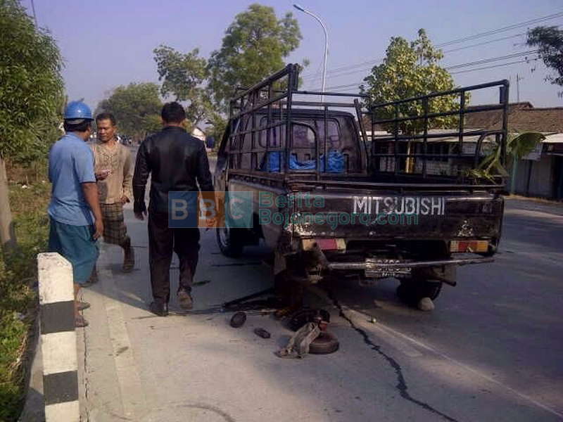 Tabrak Pikap Parkir, Pengendara Motor Luka Parah