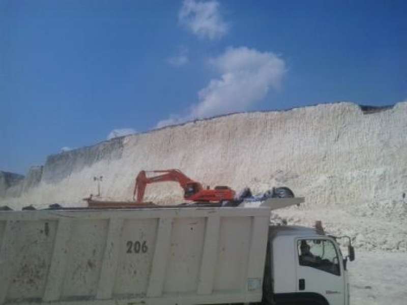 Warga Keluhkan Debu Pengerukan Batu Kapur