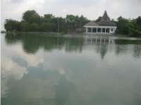 Danau Tunjungan di Lereng Gunung Anyar yang Menakjubkan 