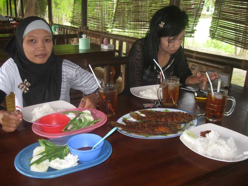 Pedasnya Ikan Gurami Bakar Di Warung Klotok Pedasnya Ikan Gurami Bakar Di Warung Klotok