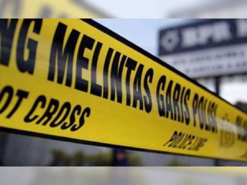 Polisi Segel Gudang Penimbunan Semen Pocong 