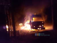 Sebuah Truk Pengangkut Arang Ludes Terbakar