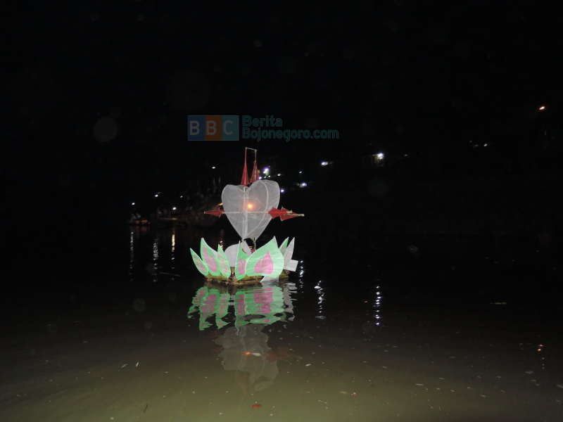 Hanya Satu Lampion Sampai TBS, Penonton Bubar