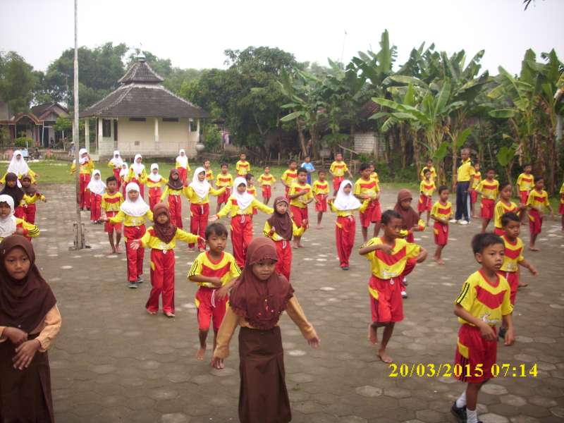 Leni Asita Tak Suka Membolos, Sering Jadi Juara Kelas 