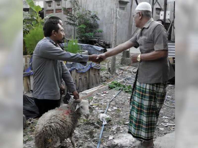 Idul Adha, Tripatra Bagikan Hewan Kurban di Desa Sekitar
