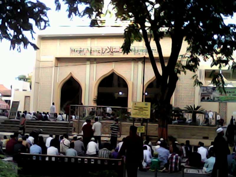 Jamaah Meluber Sampai Alun-Alun, Salat Ied Berjalan Lancar