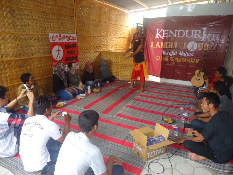 Cinta Platonik Srintil 