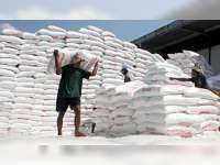 11 Kelompok Tani di Balen Terima Bantuan Pupuk 