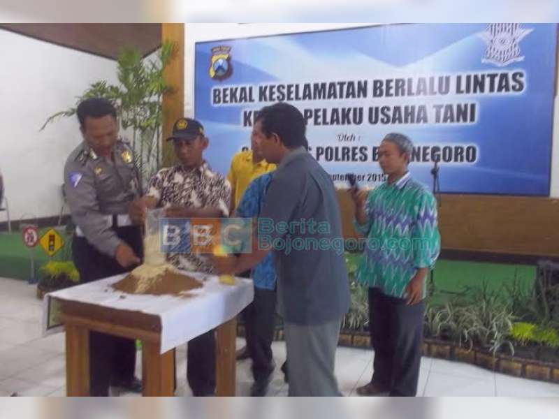 Tingkatkan Kemampuan Pelaku Usaha Tani, Ajak Produksi Jamur Tiram