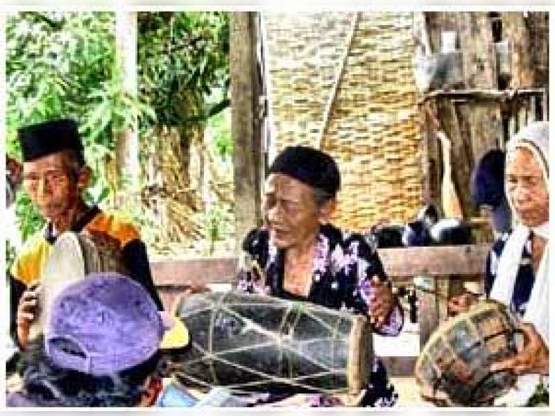 Merawat Kesenian Kentrung yang Mulai Punah 