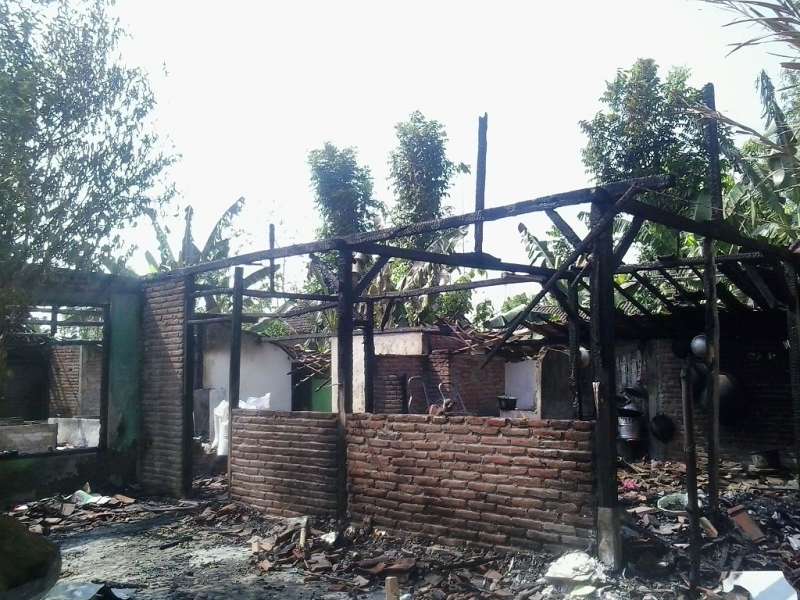 Seisi Rumah Ludes Terbakar, Siswoto Mengungsi di Rumah Anaknya 