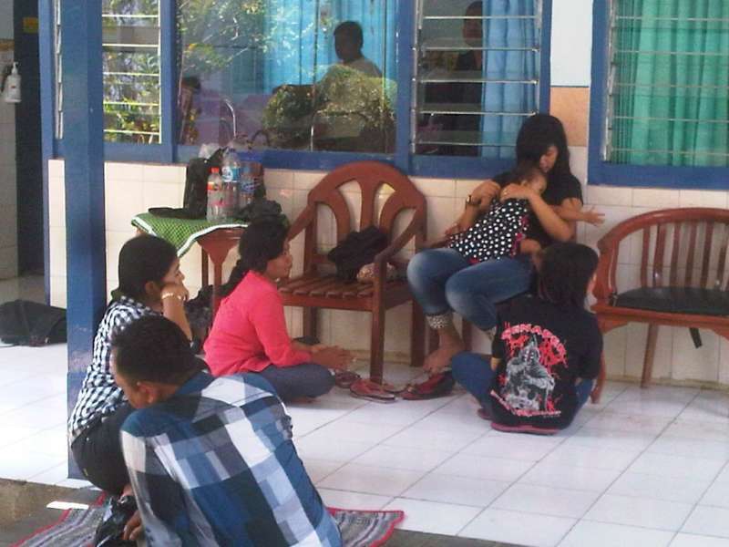 Mega Kurnia Sari, Pengantin Perempuan, Masih Syok Kejadian Penusukan Itu